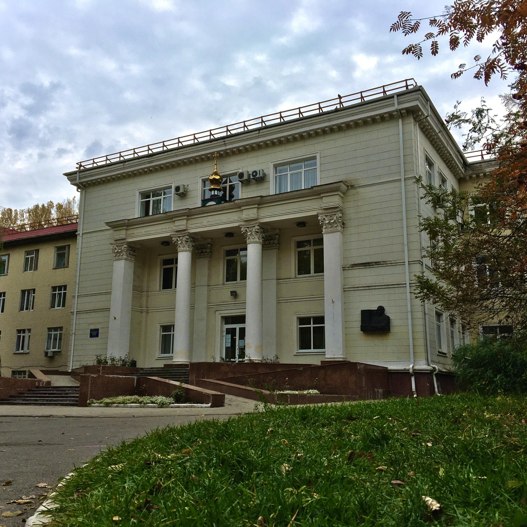 Пологовий будинок дніпровської клінічної лікарні на залізничному транспорті